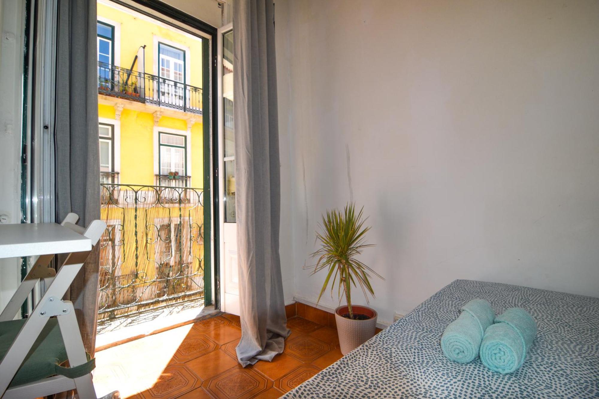 Shared Apartment With Bright Private Patio In Lisboa Kültér fotó
